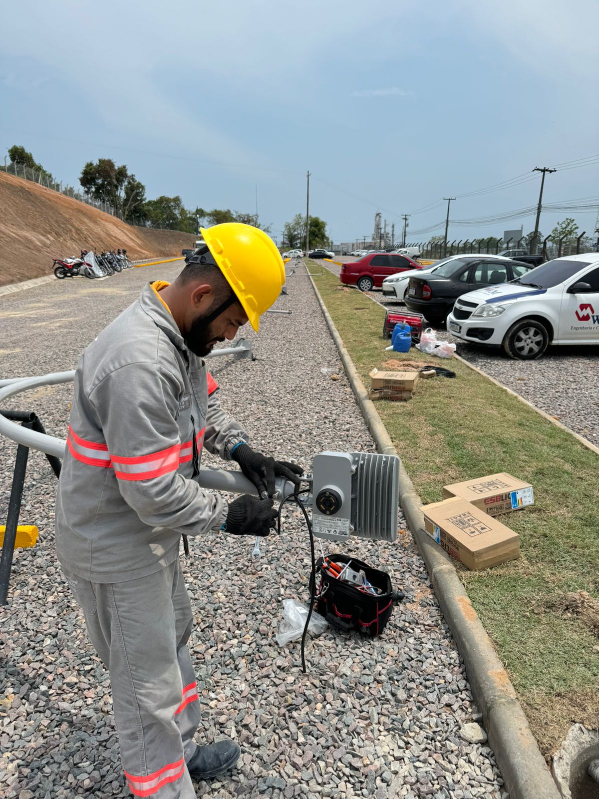 Instalação de luminárias.